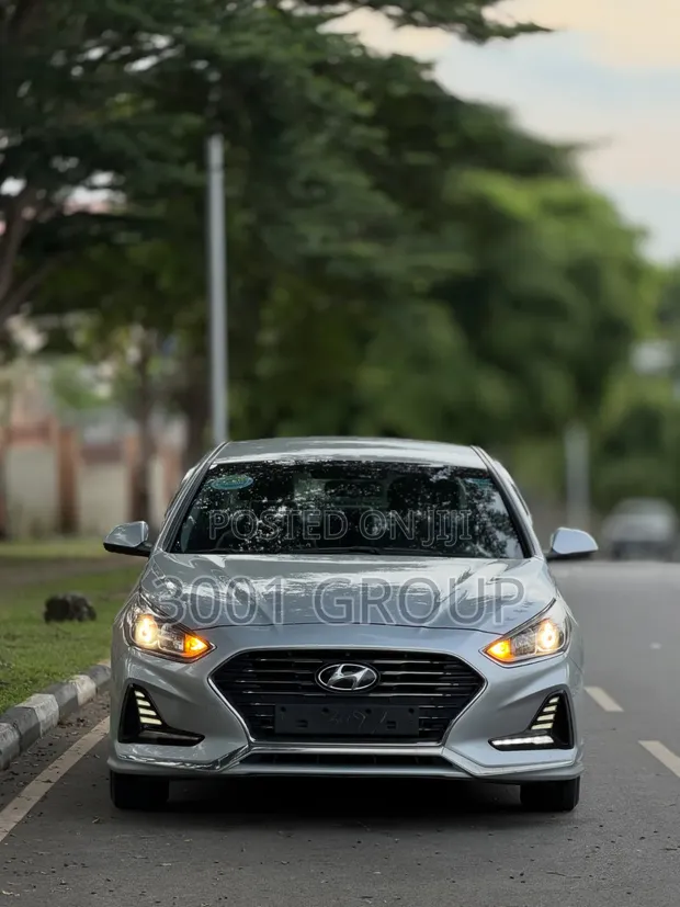 Hyundai Sonata 2018 Laun Cikin Azurfa - 1