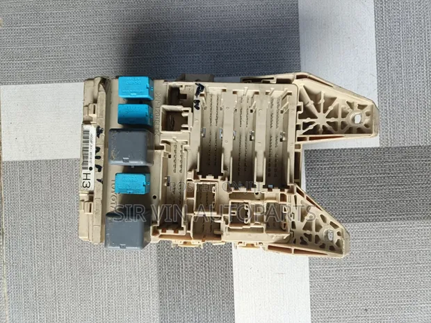 Fuse Box for Toyota Highlander (2011-2013) - 1