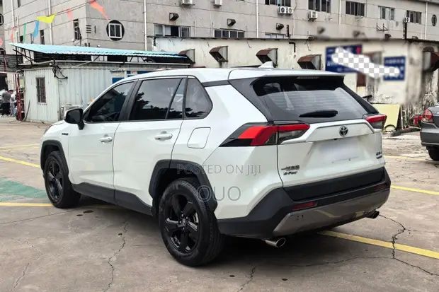 Toyota RAV4 2021 Fari - 1