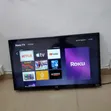 Logik Roku Smart TV 32-Inch 2K Nuni - 1