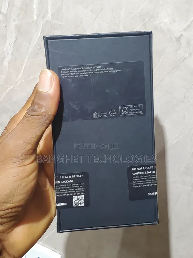 New Samsung Galaxy S22 5G 256GB Black - 1