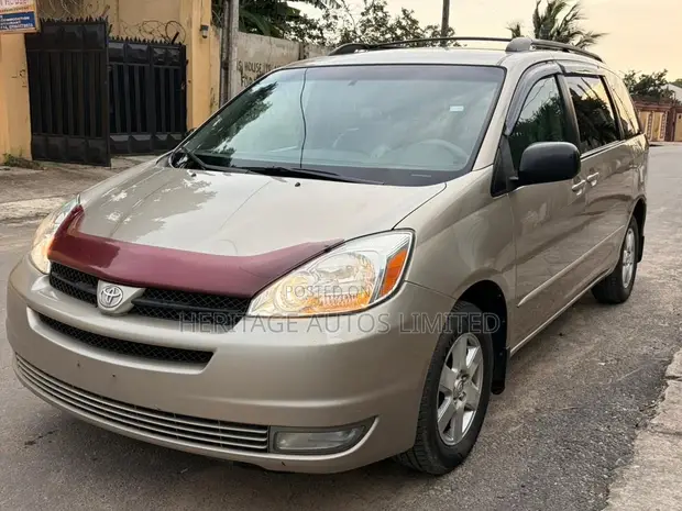 2004 Toyota Sienna LE AWD Gold - 1