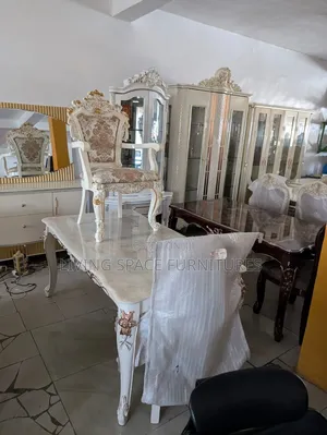 Royal Marble Dining Table tare da 6 Fabric Chairs