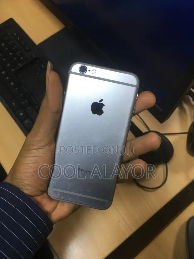 Apple iPhone 6s 32GB Silver - 1