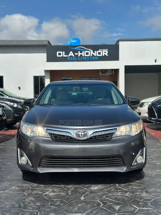 2014 Toyota Camry XLE Sedan (3.5L) - 1