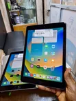 Apple iPad 9.7 128GB Gray (5th Gen) - 4