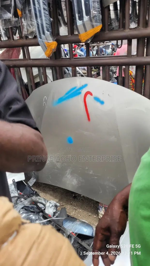 Toyota Avalon Bonnet 2017 - 1