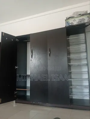 Wardrobe da Rakin Takalmi - An Yi Amfani Da Shi