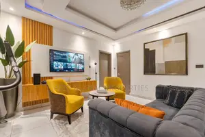1-Bed Luxury Apartment tare da Gym & Workstation, Thomas Estate, Ajah
