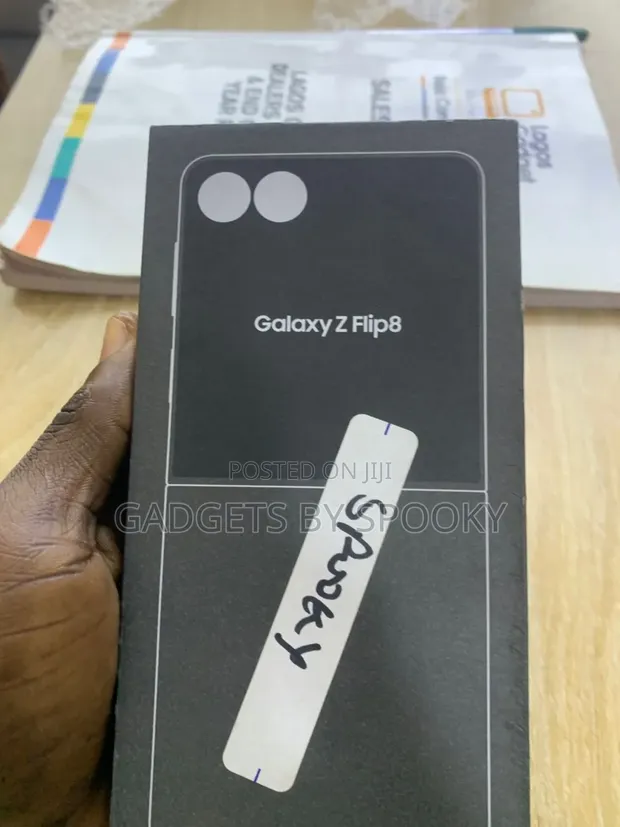 New Samsung Galaxy Z Flip8 512GB Black - 1