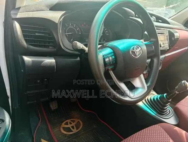 Toyota Hilux 2018 White - 1