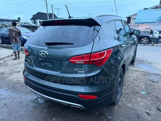 Hyundai Santa Fe 2014 Gray - 1
