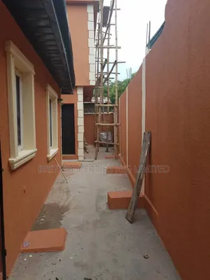 7-Bedroom Duplex don siyarwa a Eputu, Birnin-Gwari