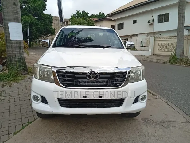 Toyota Hilux 2012 White - 1