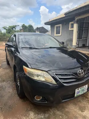 2010 Toyota Camry XLE V6 Sedan