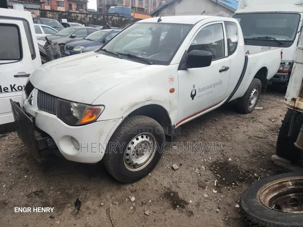 Mitsubishi Pickup 2015 Foreign Used - 1