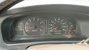 Toyota Sienna 2000 Zinariya