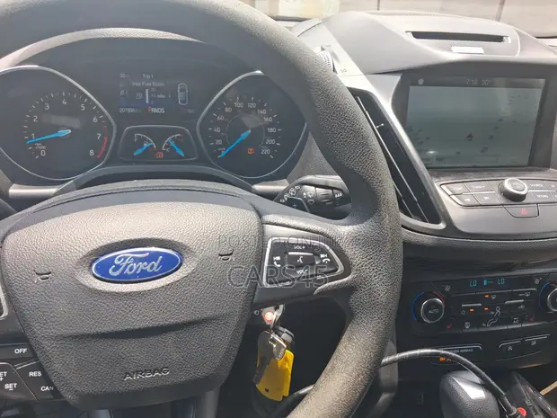 Ford Escape 2017 Fari SUV - 1