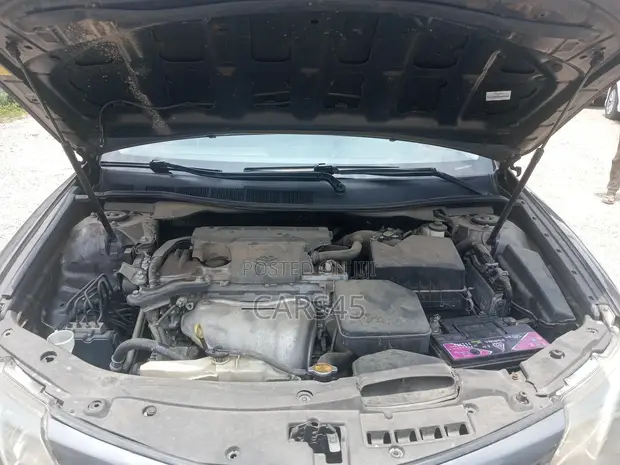 Toyota Camry 2012 Grey - 1