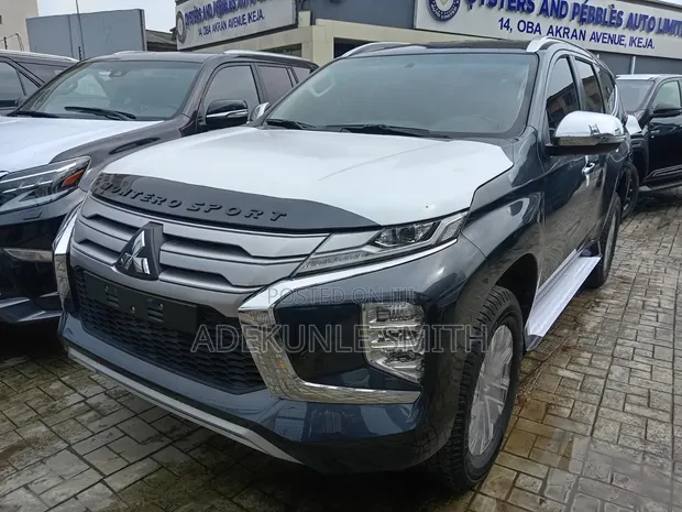 Mitsubishi Pajero 2023 Grey - 1