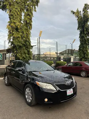 2010 Toyota Camry XLE V6 Sedan - Black