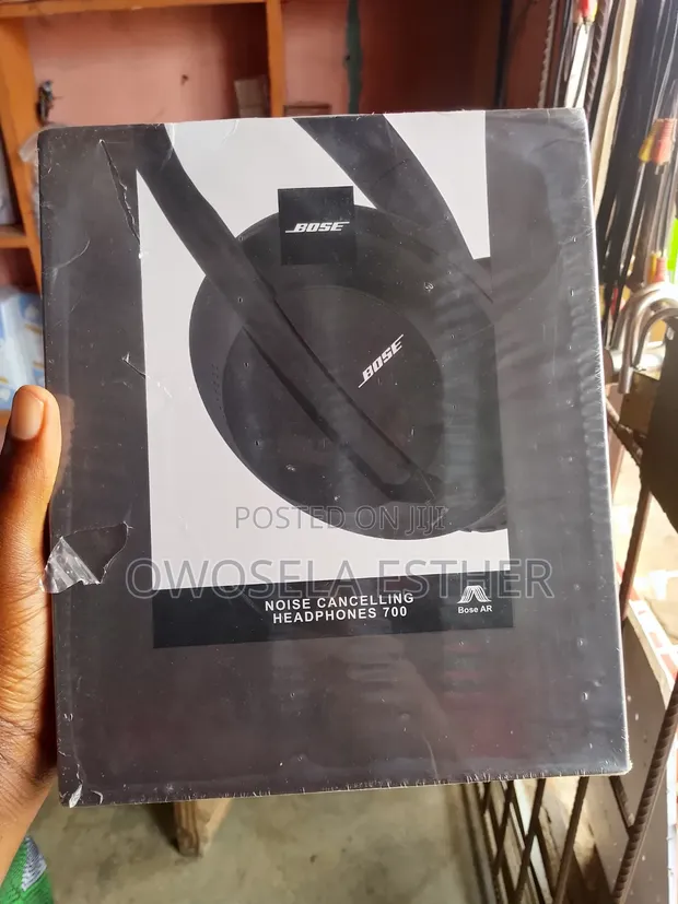 Bose 700 Noise Cancelling Headphones - 1