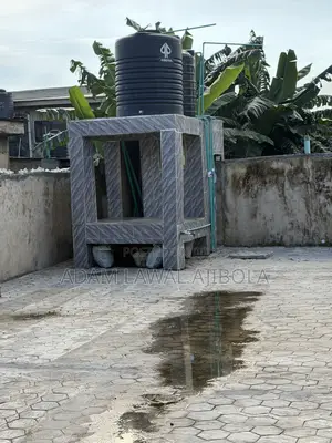 7-Bedroom Bungalow, 7 Units Flat for Sale, Governors Road