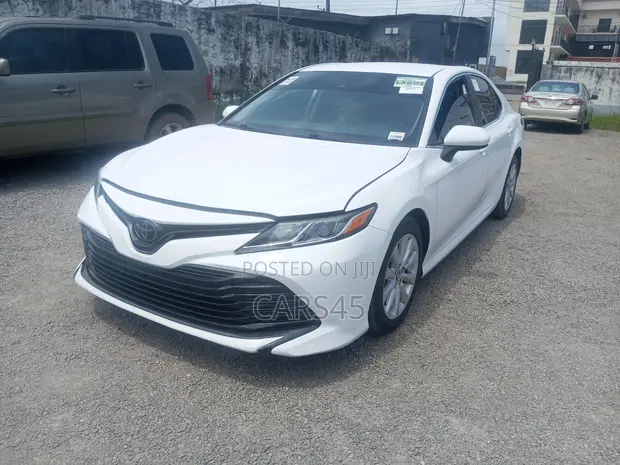 Toyota Camry 2019 White - 1