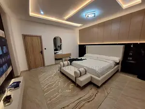 4-Bedroom Luxury Shortlet tare da Gym & Pool a VGC