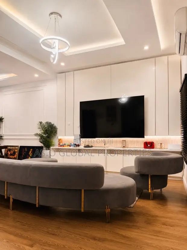3-Bedroom Luxury Apartment with Pool in VGC - 1
