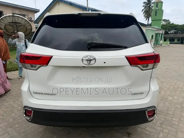 Toyota Highlander 2017 White - 1