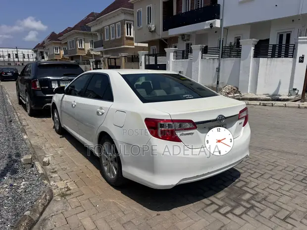 2013 Toyota Camry XLE White - 1