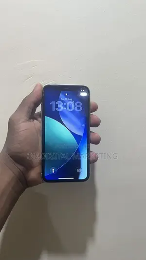 Apple iPhone 11 64GB Fari