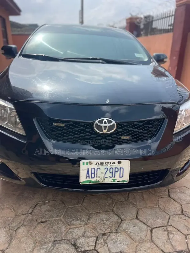 Toyota Corolla 2010 Black - 1