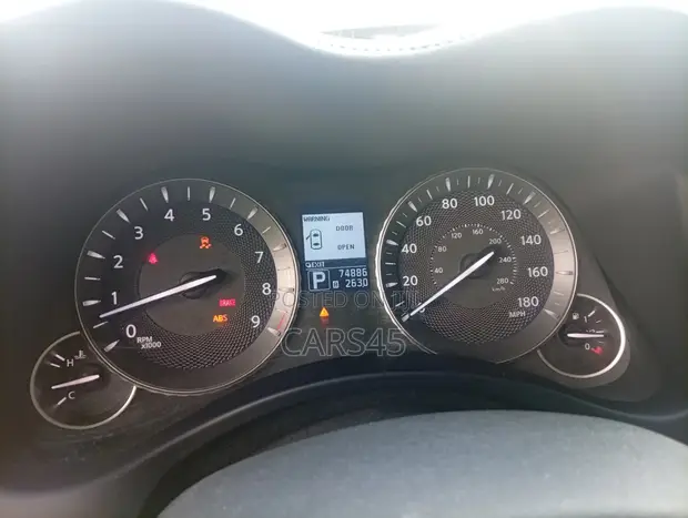 Infiniti M 2011 Silver - 1