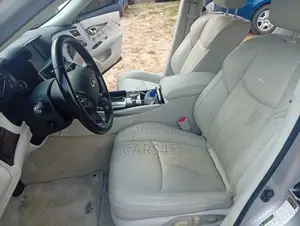Infiniti M 2011 Silver