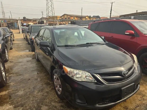 2013 Toyota Corolla Black - Accident Free - 1