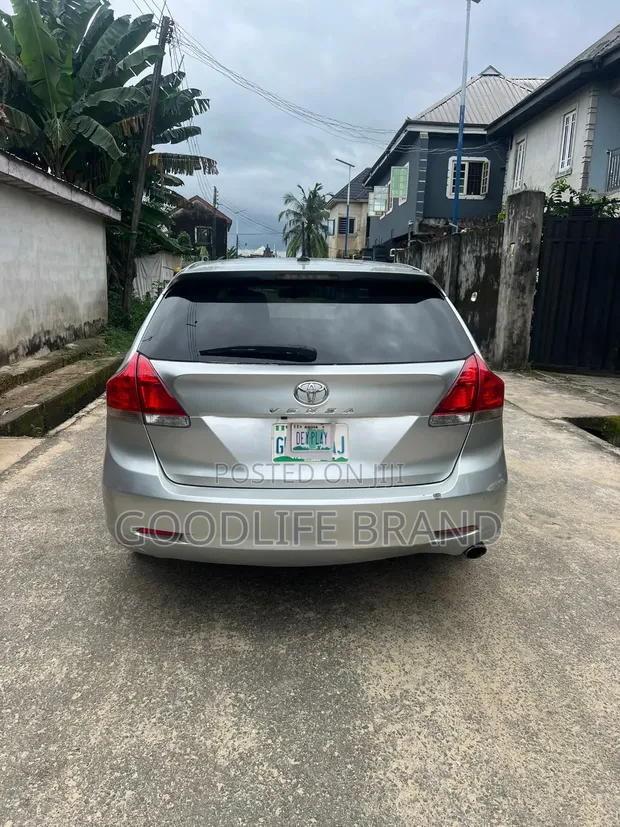 Toyota Venza 2012 Silver - 1