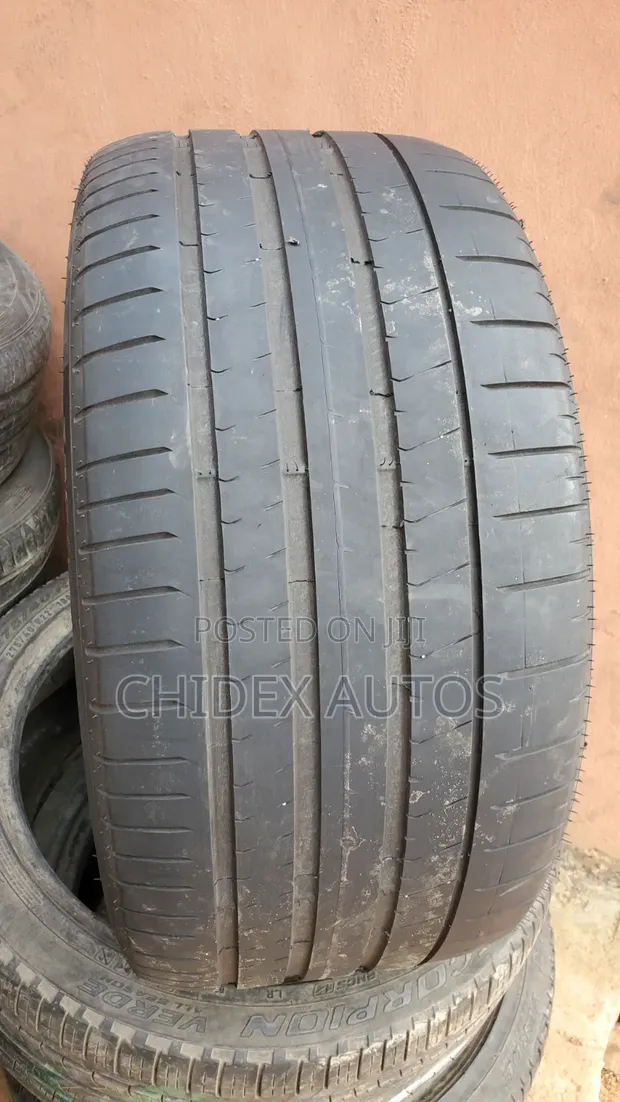 325/35 R22 First Grade Tokunbo Tires - 1