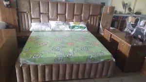 Bed Frame Mai Rufi da Kayan Kwanciya da Bedside