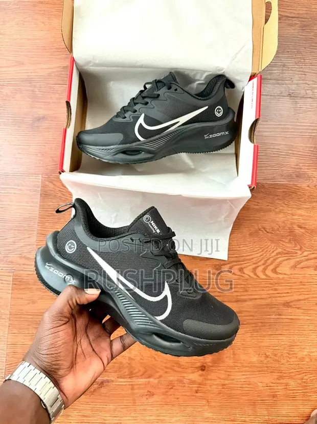 Nike Zoom C Smiley Takalman Gudun Hijira - 1