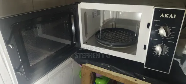 Akai 23L Microwave Oven with Grill - 1