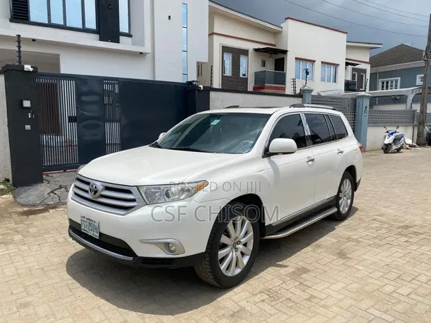Toyota Highlander 2012 White - 1