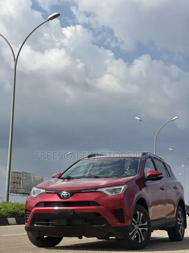 2017 Toyota RAV4 Red - 1