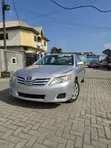 Toyota Camry LE 2011 Launin Azurfa - 1
