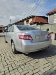 Toyota Camry LE 2011 Launin Azurfa - 2