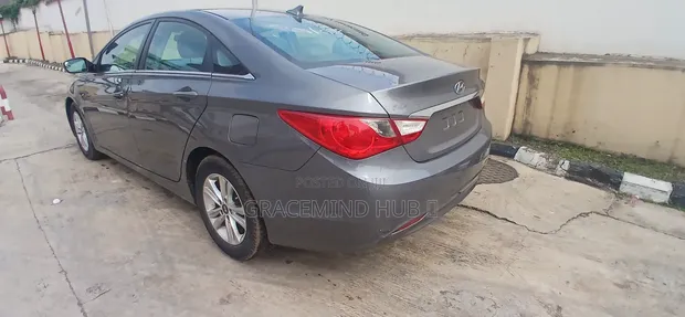 Hyundai Sonata 2012 Gray - 1