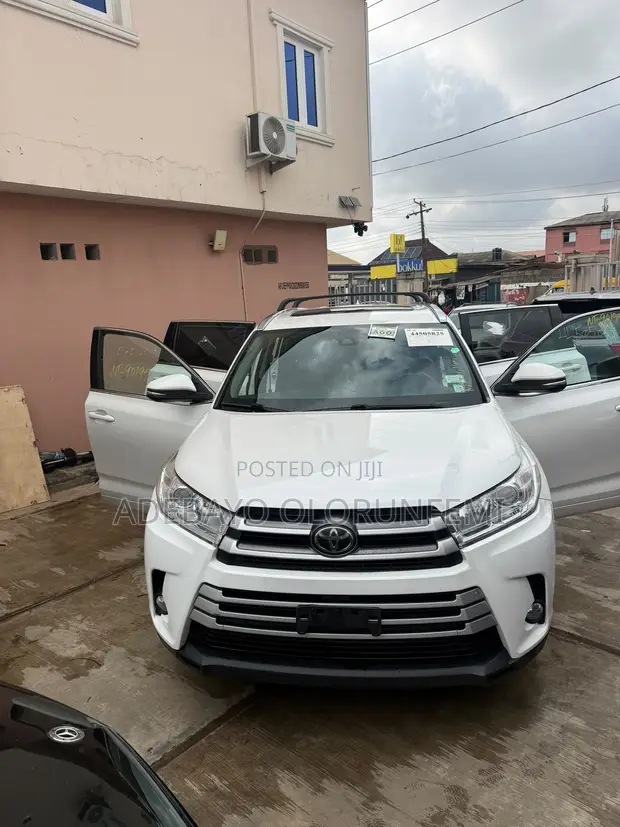 2017 Toyota Highlander XLE 4x4 V6 AWD White - 1