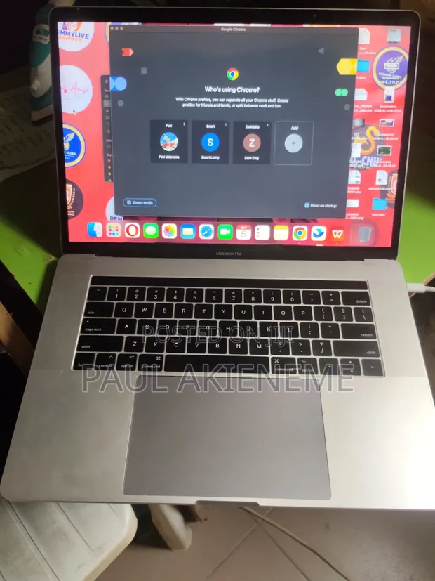 Apple MacBook Pro 2017 15" 16GB RAM 512GB SSD - 1