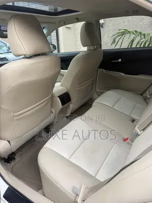 2014 Toyota Camry XLE Sedan - White